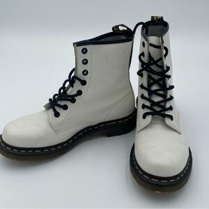 Dr Martens 8 eye 11821 white smooth leather size 7 air wair lace up combat boots